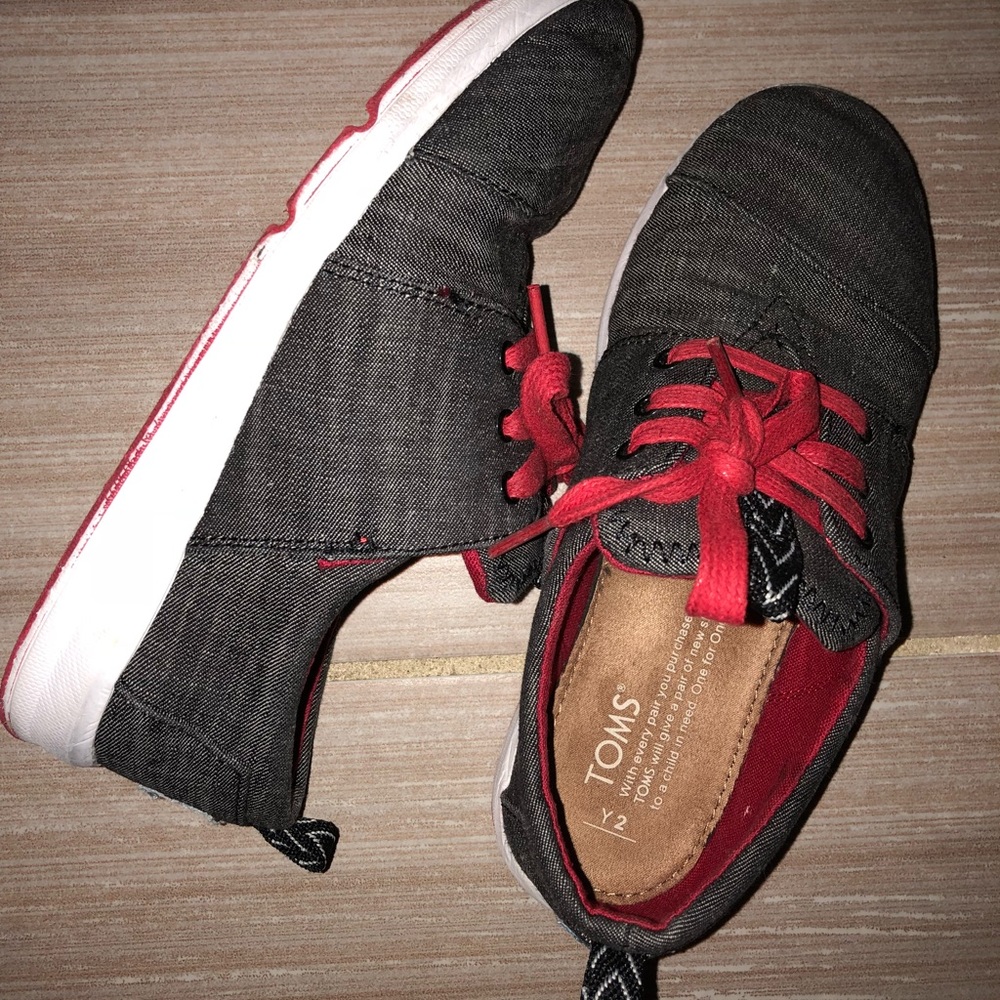 SOLD SOLD Toms (youth)